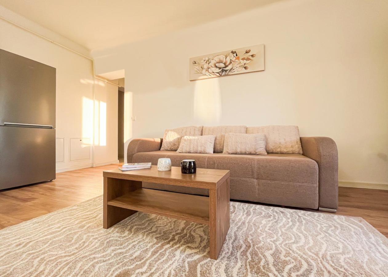 Uniquemoments Airport Apartment & Secure Parking & Airport Shuttle Iasi Exterior photo